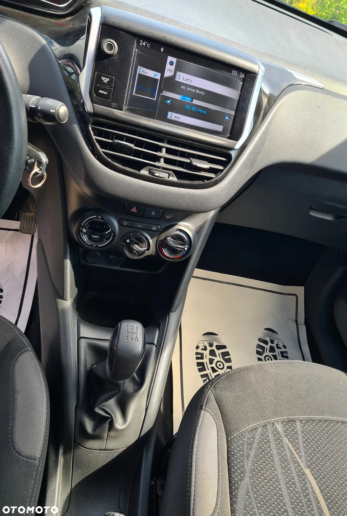 Peugeot 208 - 19