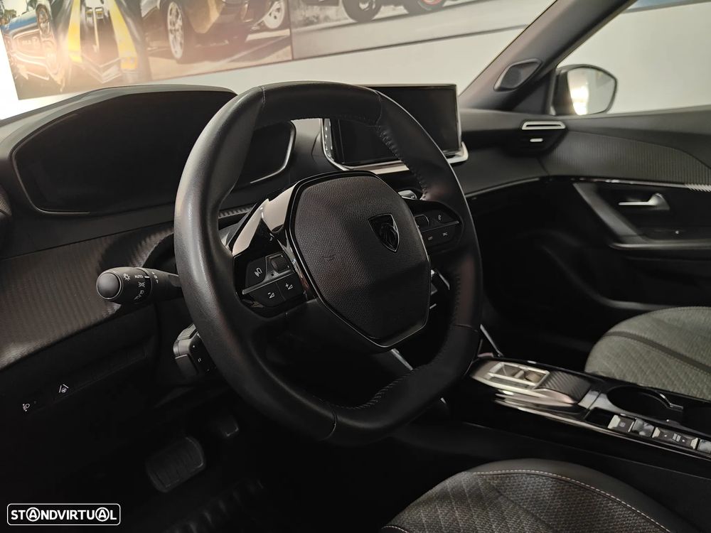Peugeot 2008 1.2 PureTech Allure EAT8 - 37