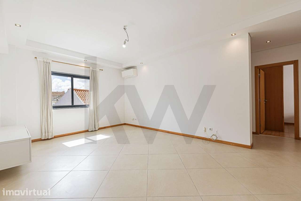 Apartamento T2 para Arrendamento no Seixal com Vista Rio, Parqueamento - Grande imagem: 2/31