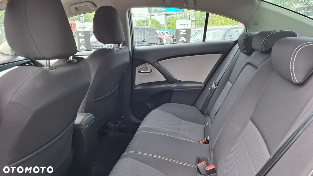 Toyota Avensis - 24