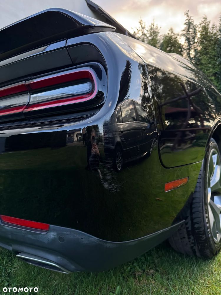 Dodge Challenger - 11