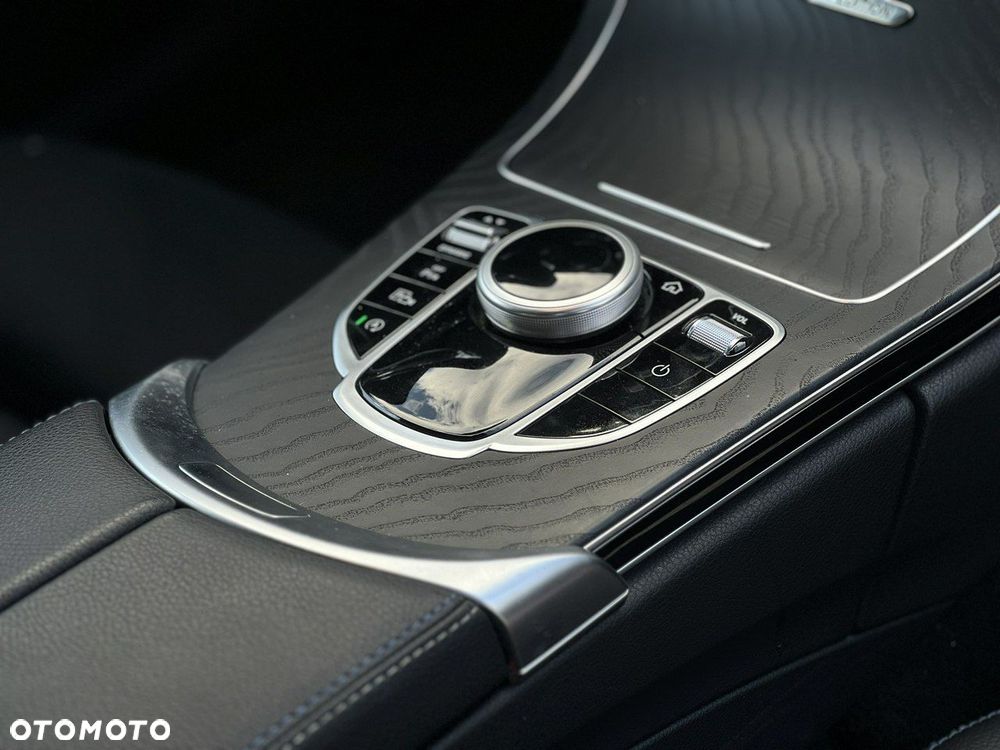 Mercedes-Benz Klasa C 300 T 9G-TRONIC Night Edition - 25
