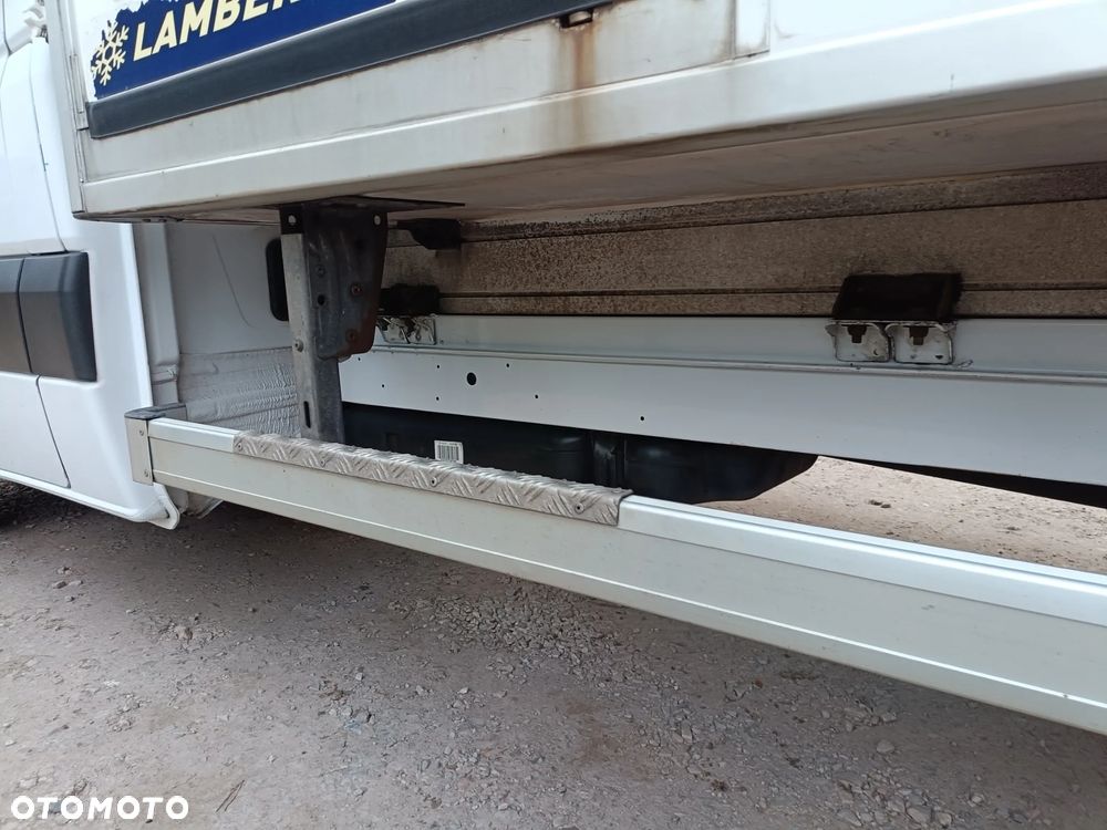 Mercedes-Benz Sprinter - 13