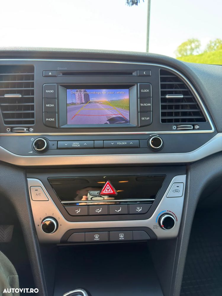 Hyundai Elantra 1.6 CRDI Comfort - 7