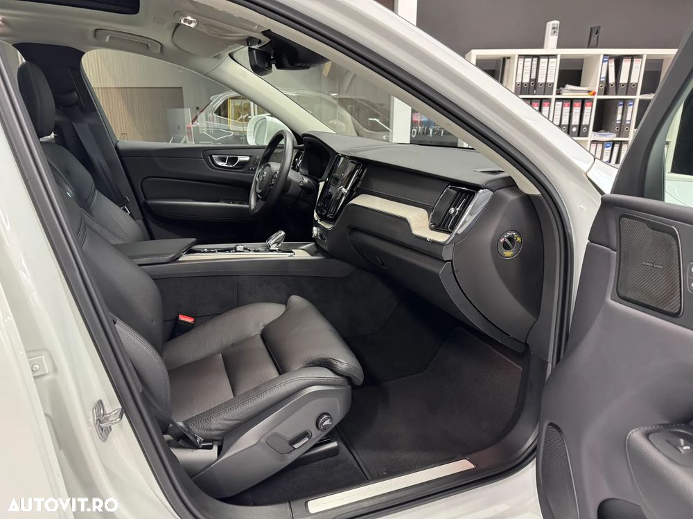 Volvo XC 60 T6 AWD Recharge Geartronic Inscription - 11