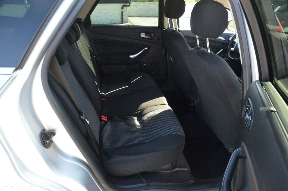 Ford Mondeo - 31