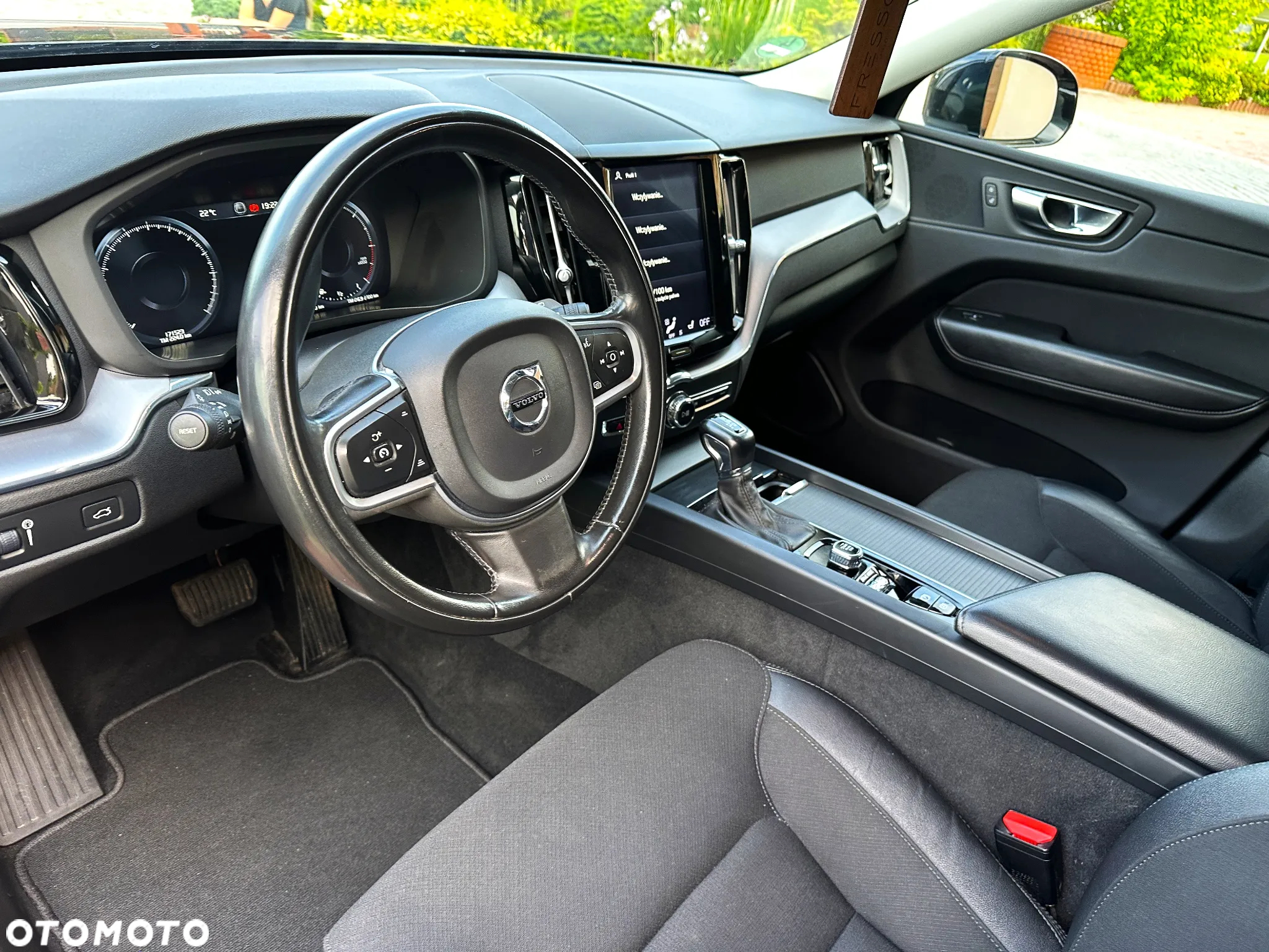Volvo XC 60 D4 Momentum Pro - 24