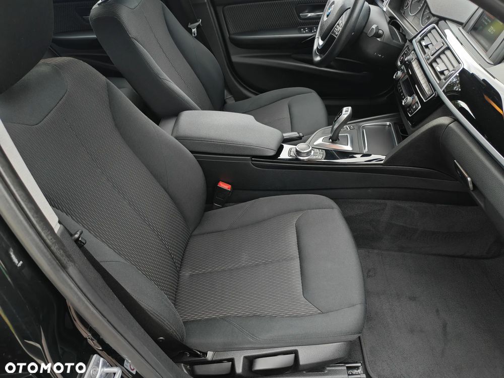 BMW Seria 3 320d Advantage - 36