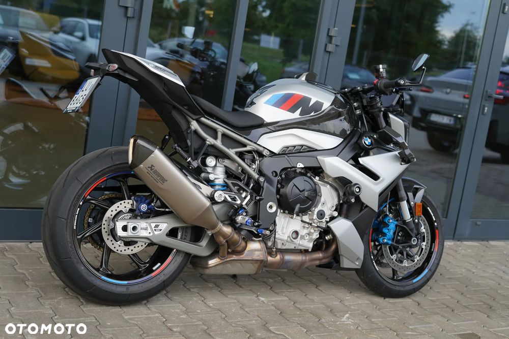 BMW S - 6