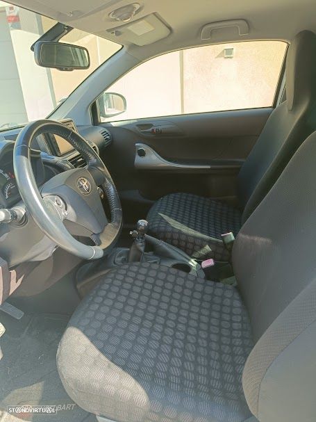 Toyota iQ 1.0 + - 14