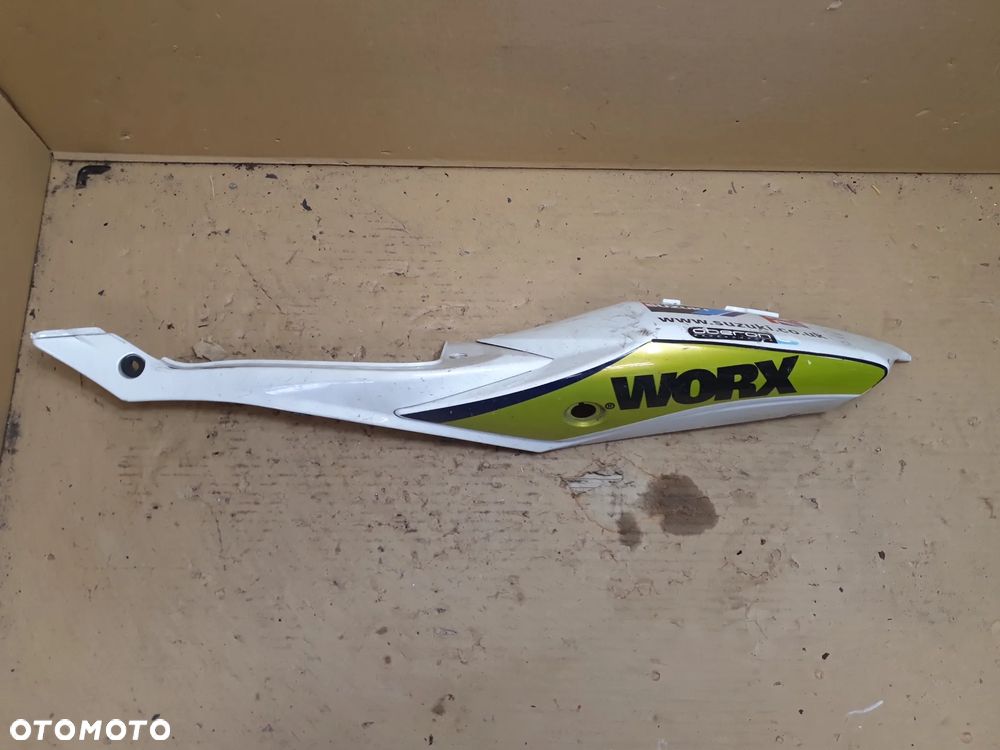 Suzuki GSX-R 750 (K8 K9 L0) Zadupek lewy owiewka 47211-37h - 1