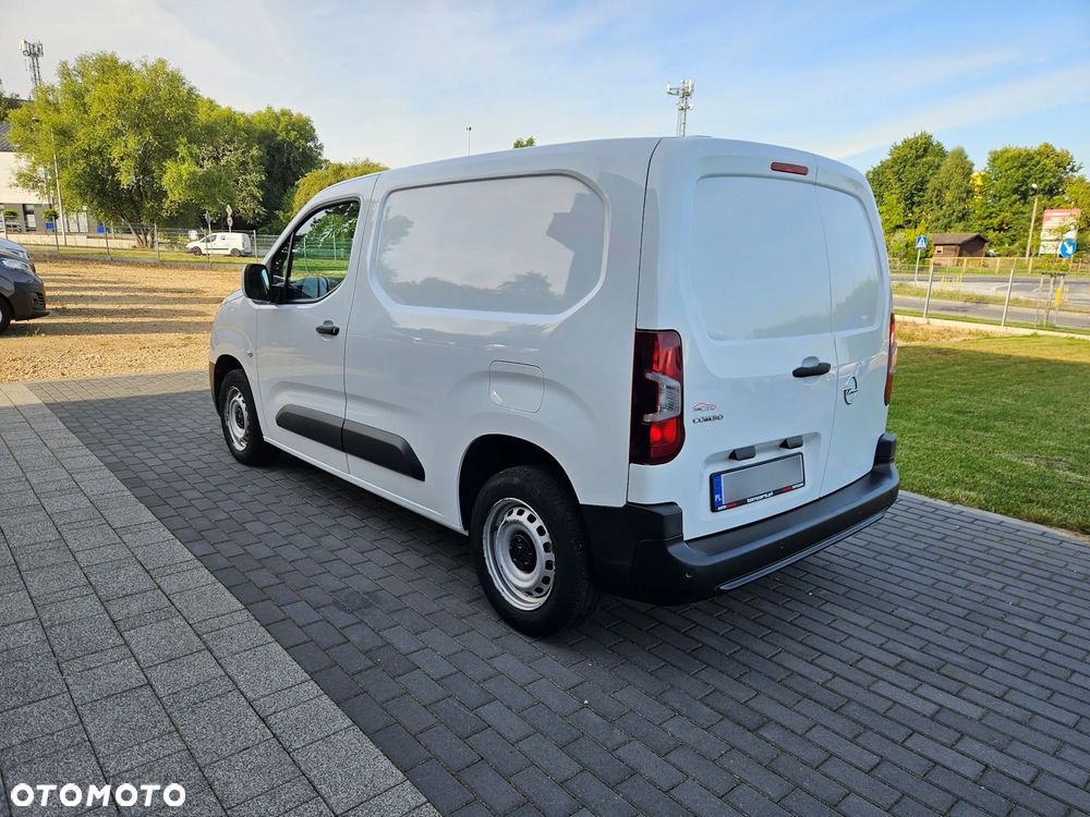 Opel Combo 1.2BENZ 110KM VAN - 4