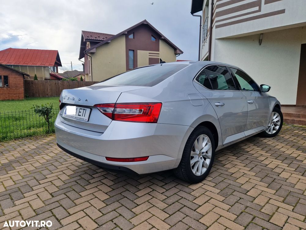 Skoda Superb 2.0 TDI DSG Ambition - 3