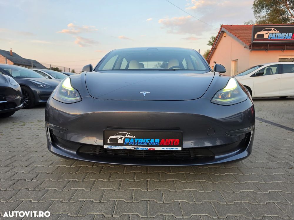 Tesla Model 3 - 8