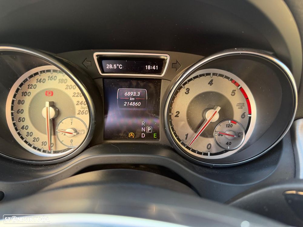 Mercedes-Benz GLA 220 CDI 4Matic 7G-DCT AMG Line — fotografia 12