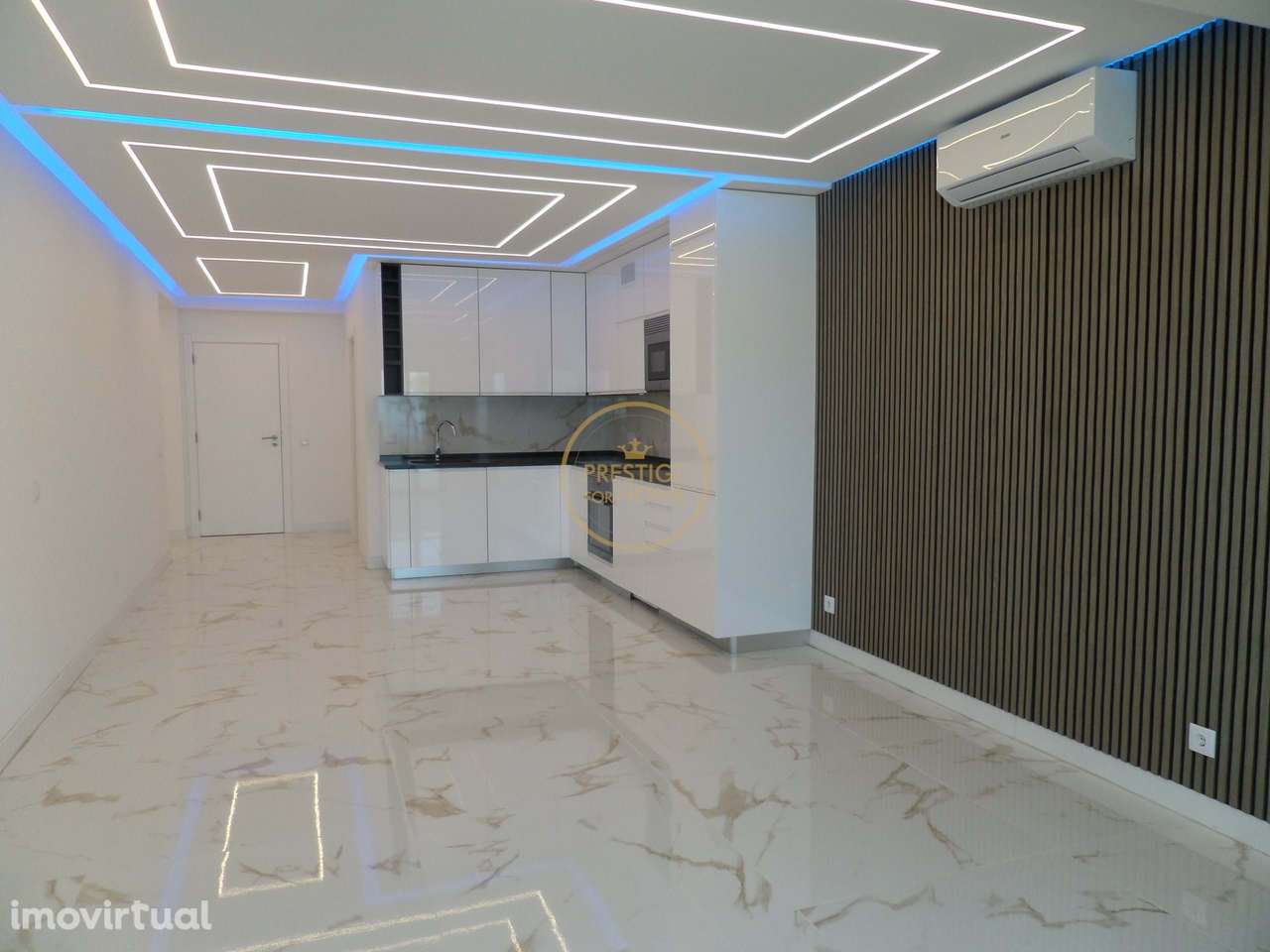 Apartamento remodelado com vista mar de 180 situado no Calçadão de Qua - Grande imagem: 5/29