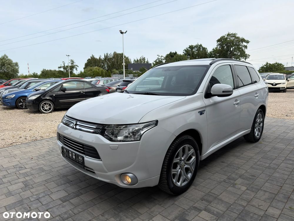 Mitsubishi Outlander Instyle NAVI + - 15