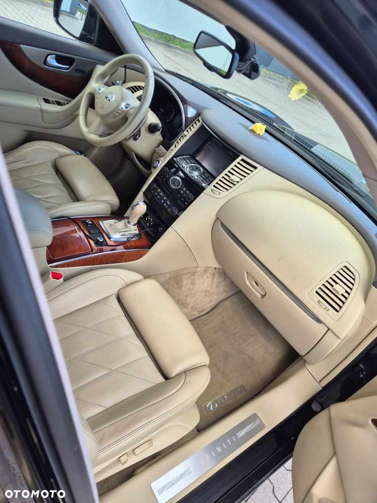 Infiniti Q70 3.0d S - 11