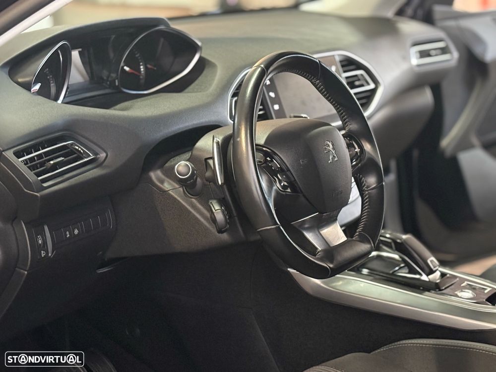Peugeot 308 SW 1.2 PureTech Allure EAT8 - 19