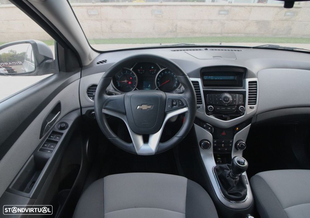 Chevrolet Cruze 1.6 LS - 17