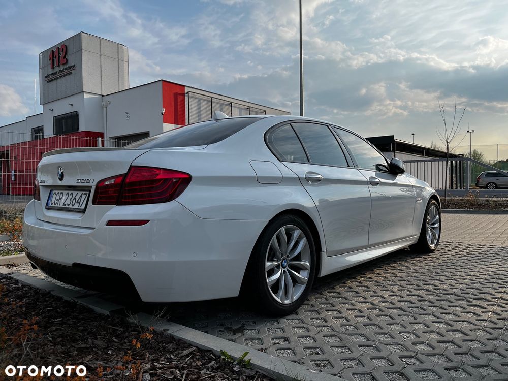 BMW Seria 5 528i xDrive Sport-Aut - 2
