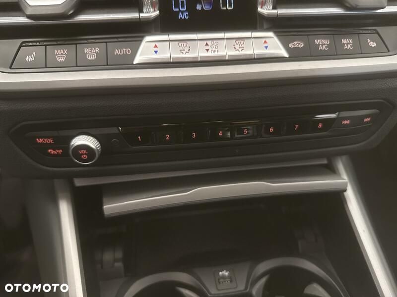 BMW Seria 3 318i - 17
