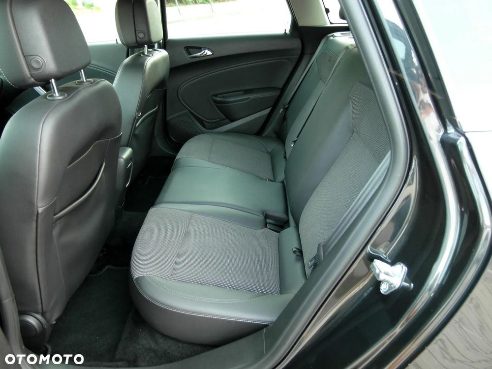 Opel Astra 1.4 Turbo Innovation - 23