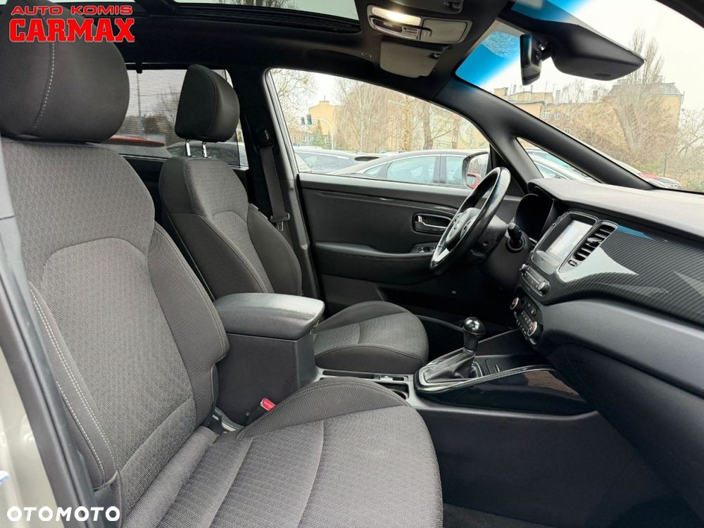 Kia Carens - 24