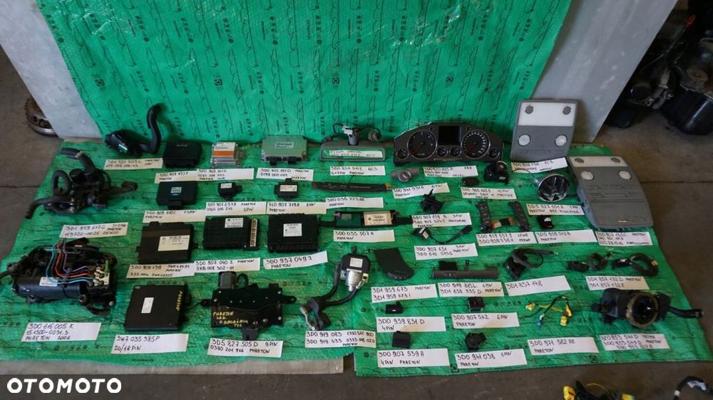 PRZYCISK OTWIERANIA KLAPY VW PHAETON - 1