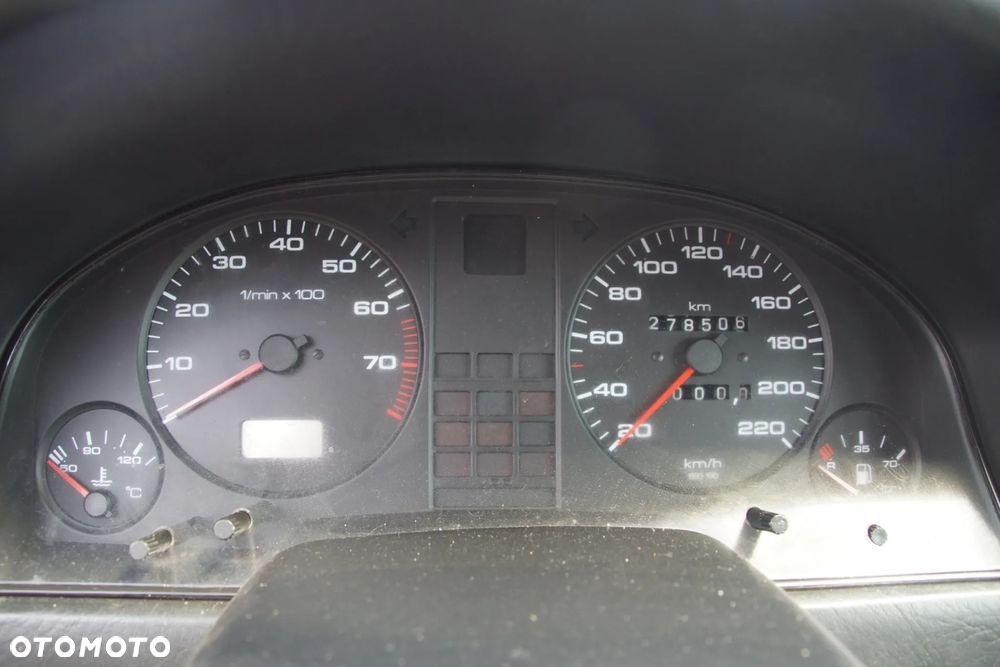 Auto na części - Audi 80 B3 1.8 90 KM JN AKM LY7U 1987R Silnik Skrzynia Drzwi Błotnik Klapa Zderzak Lampa Lusterko Klamka Szyba Deska Kokpit Sterownik Moduł Czujnik Licznik Panel Kierownica - 11