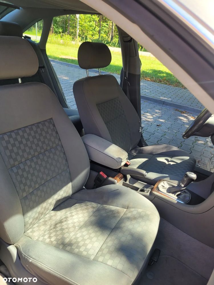 Audi A6 Limousine 2.4 - 13