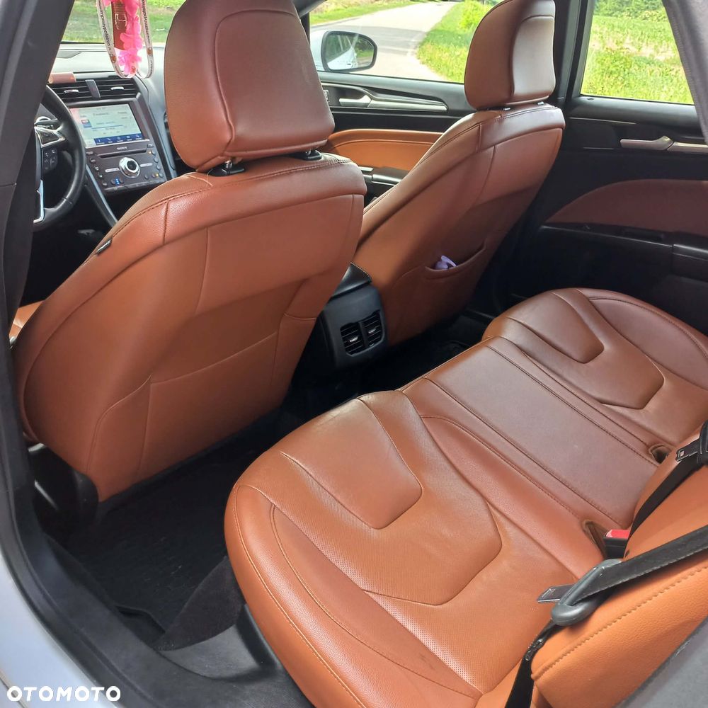 Ford Fusion - 12
