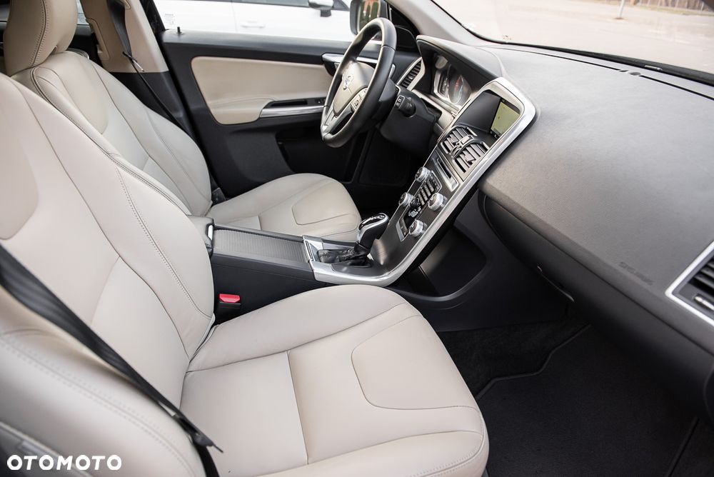 Volvo XC 60 D4 Geartronic Summum - 32