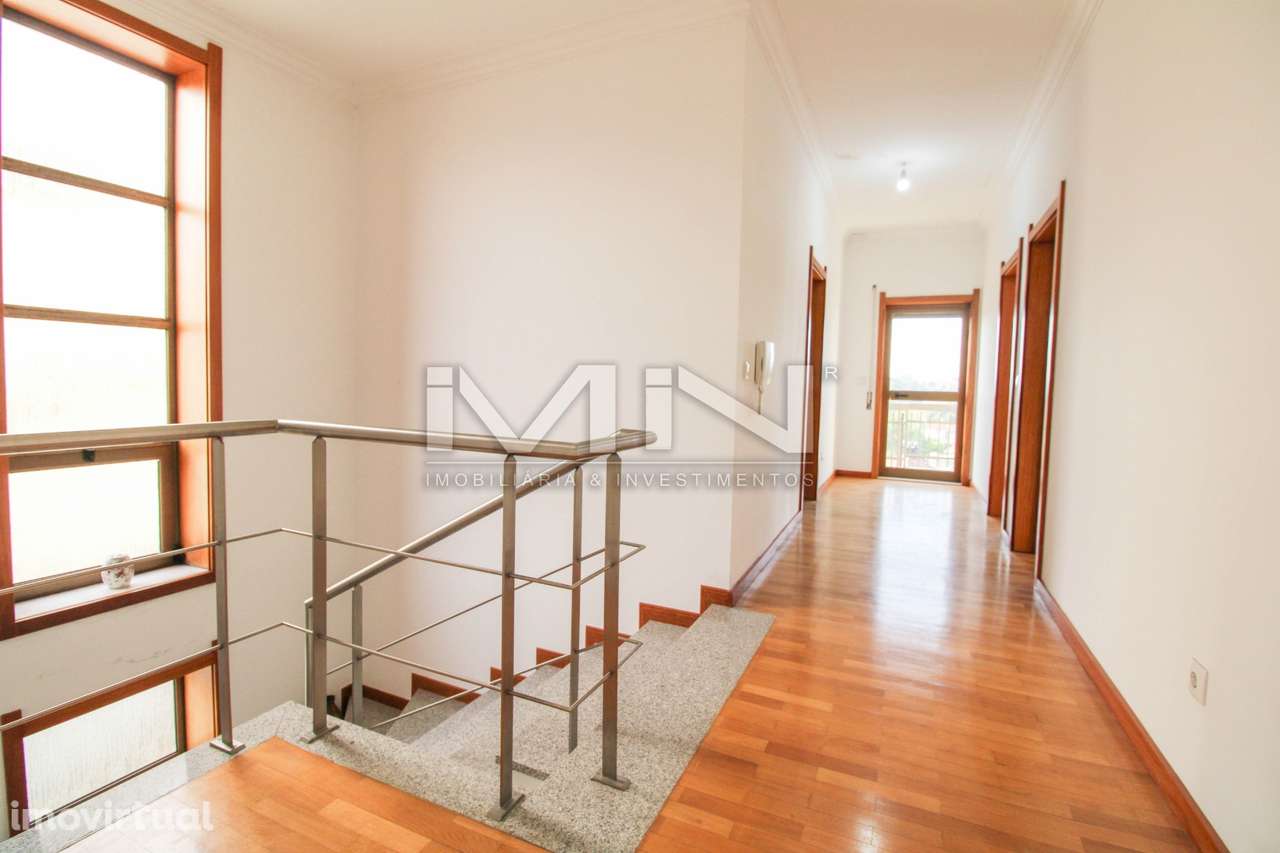 Espaço e Privacidade: Moradia Independente T3 com Jardim e Quintal - Grande imagem: 4/54