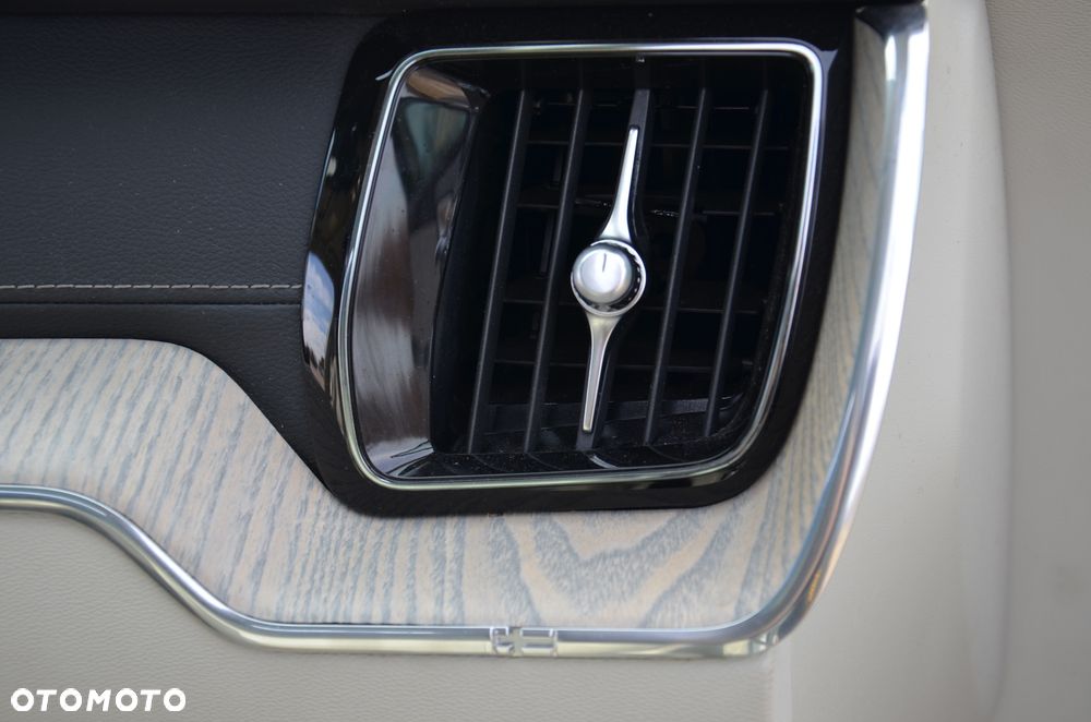 Volvo XC 60 B5 B AWD Ultimate Bright - 34