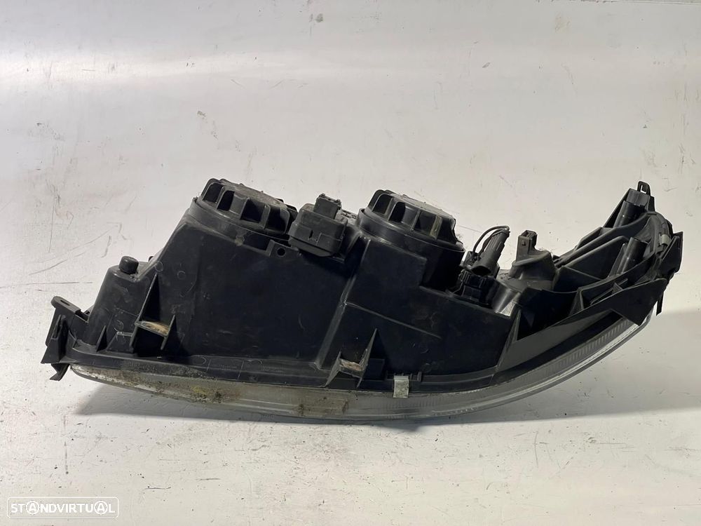 Farol Dto VOLVO V70 II (285) REF. 087731114R - 4