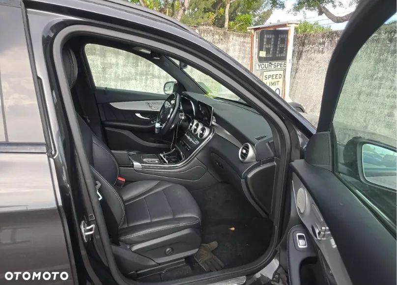 Mercedes-Benz GLC 300 4Matic 9G-TRONIC AMG Line - 9