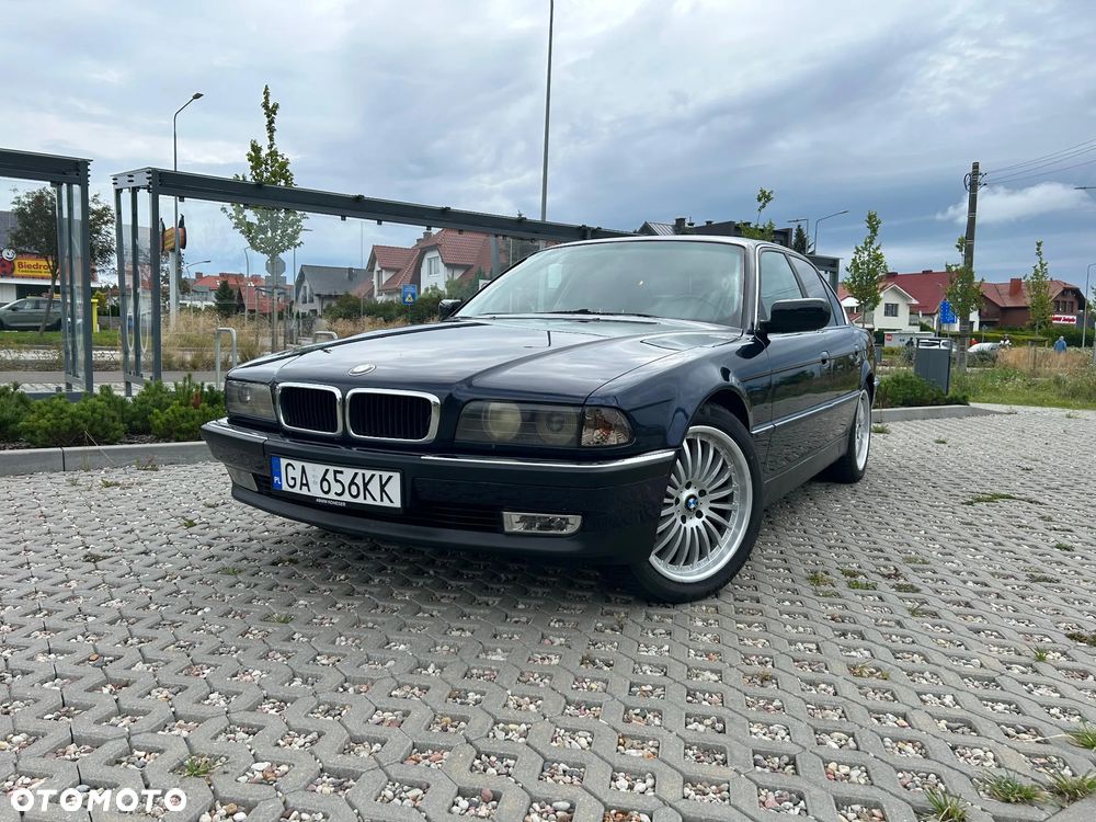 BMW Seria 7 735i - 1