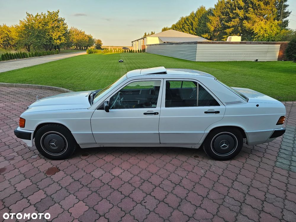 Mercedes-Benz W201 (190) - 15