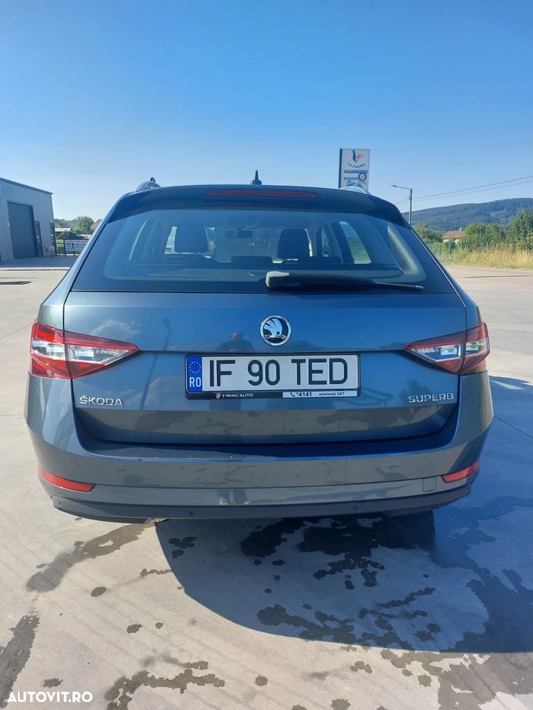 Skoda Superb 2.0 TDI DSG Ambition - 4