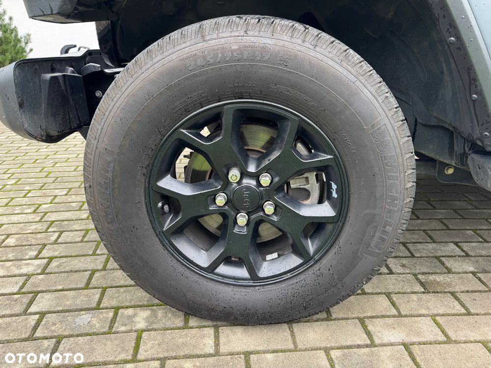 Jeep Wrangler - 25