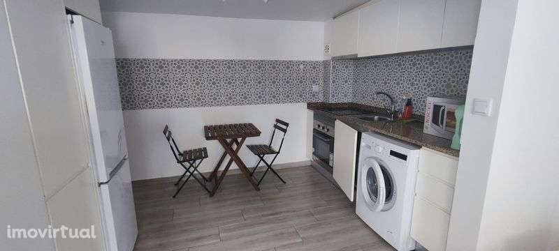 T0 em casa de ilha - Rua da Boavista - Porto - Grande imagem: 3/5