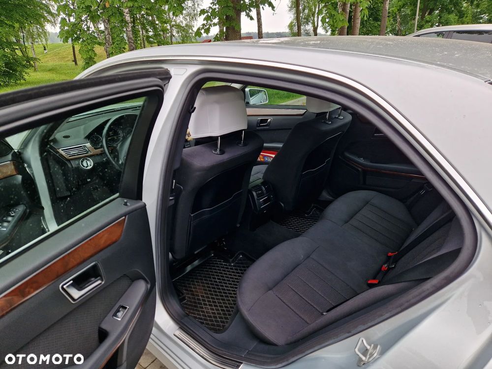 Mercedes-Benz Klasa E 220 CDI DPF BlueEFFICIENCY 7G-TRONIC Elegance - 30