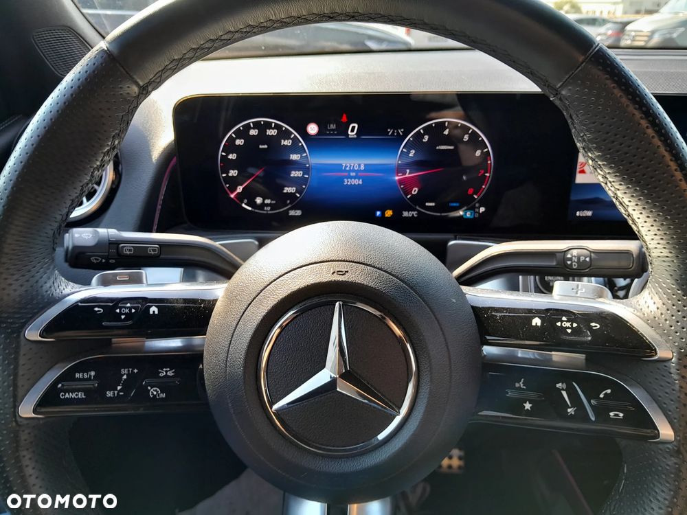 Mercedes-Benz GLB 200 AMG Line 7G-DCT - 11