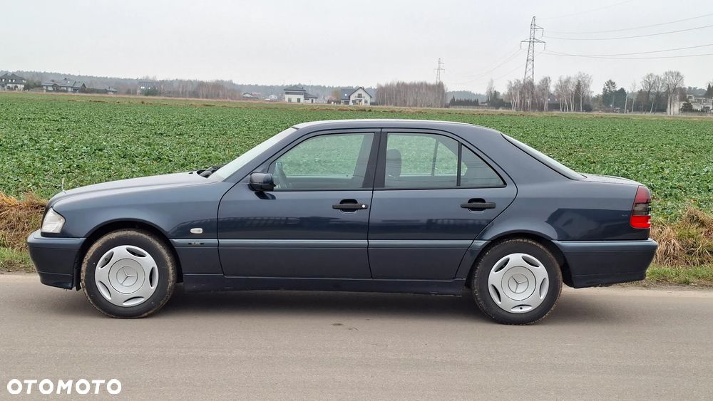 Mercedes-Benz Klasa C 180 Classic - 13