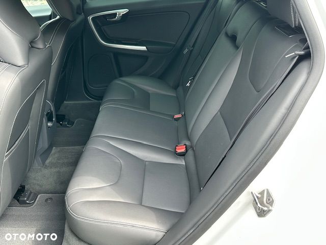 Volvo V60 D4 Geartronic Summum - 14