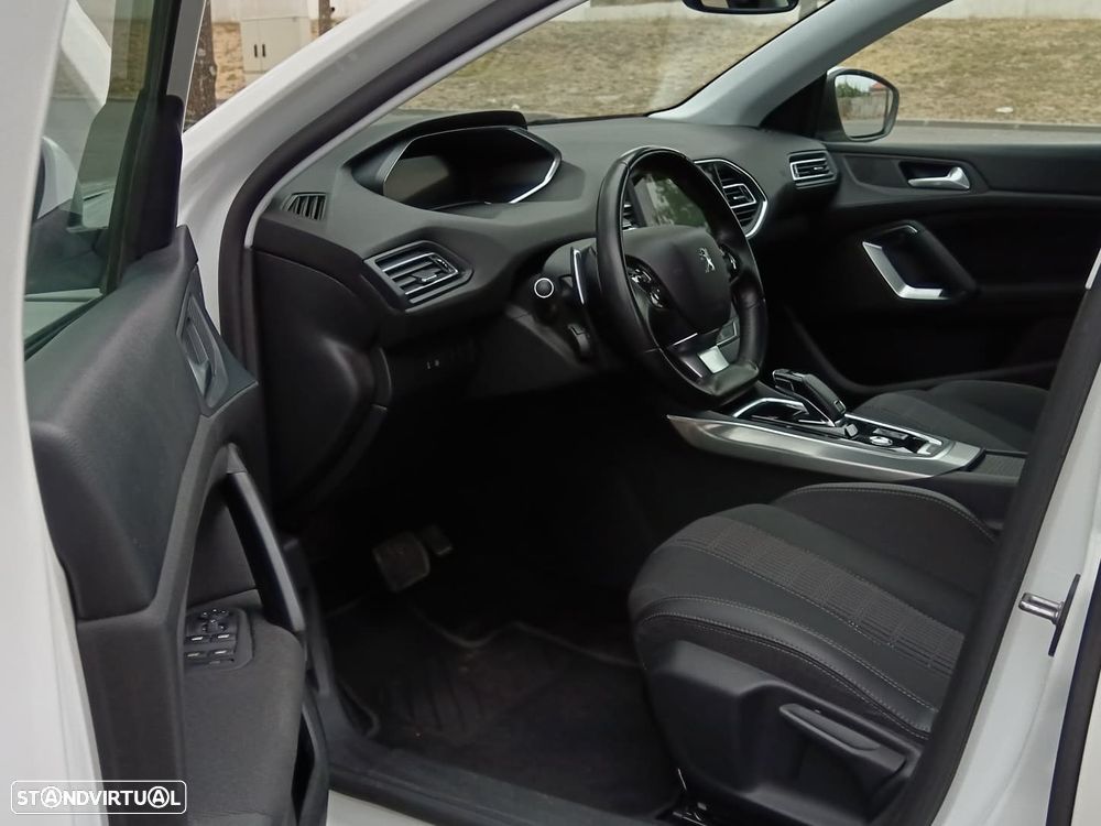 Peugeot 308 1.2 PureTech Allure EAT8 - 15