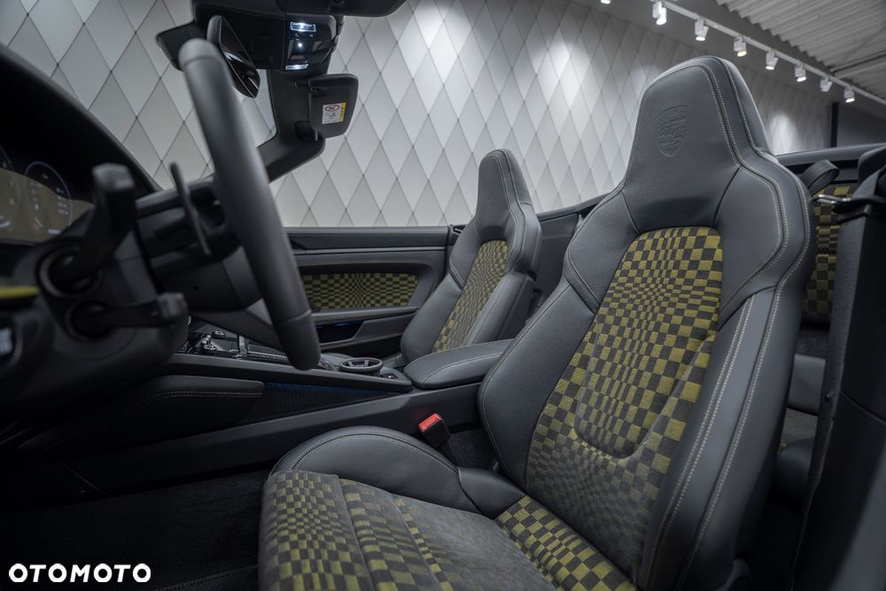 Porsche Carrera GT - 16