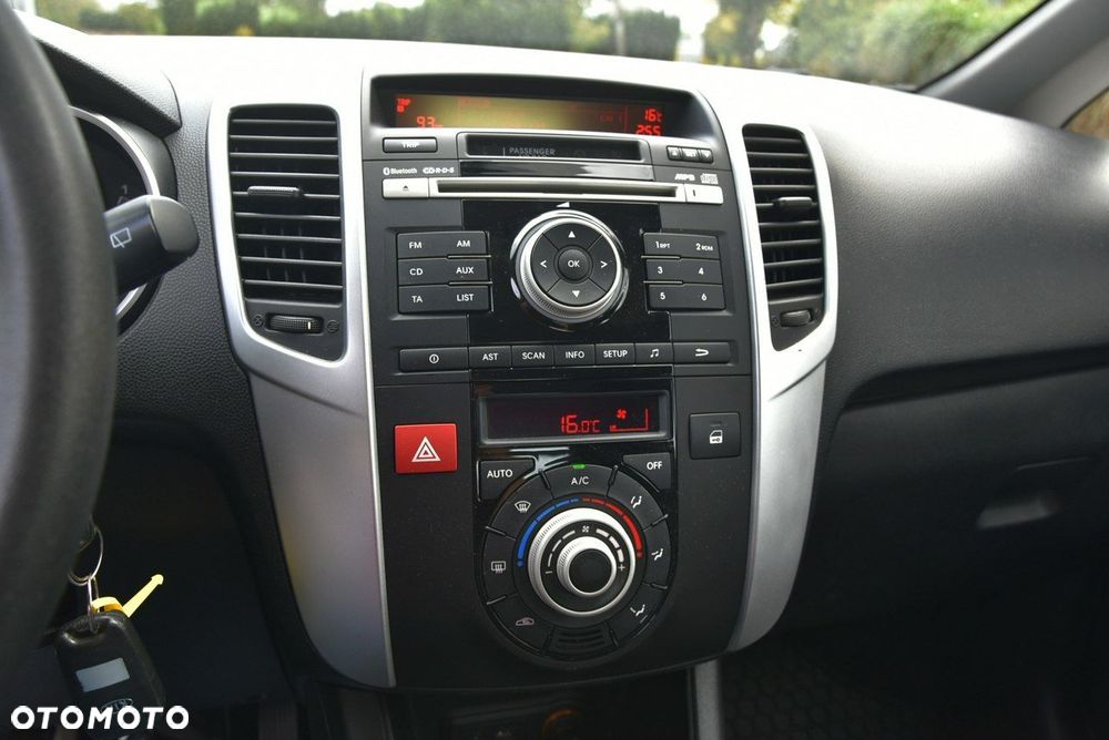 Kia Venga - 9
