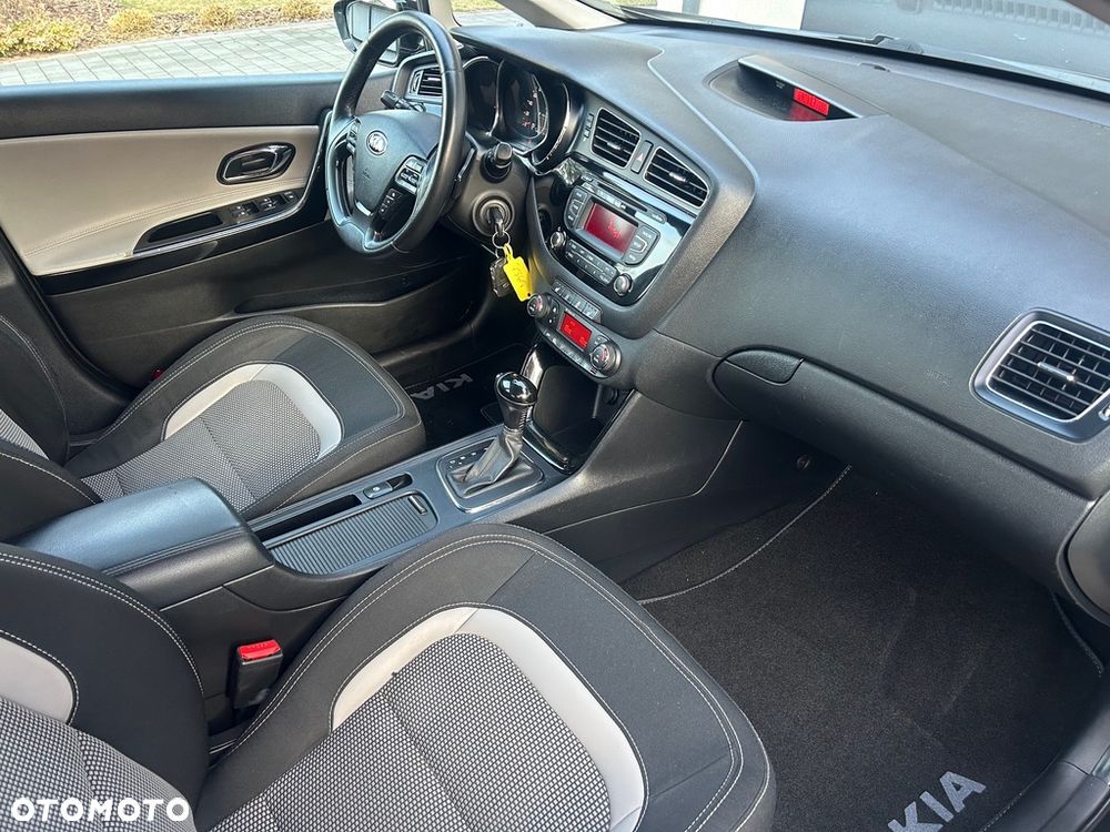 Kia Ceed 1.6 GDI DCT Spirit - 23